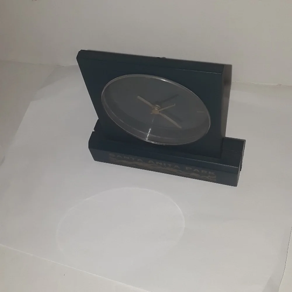 RARE SANTA ANITA PARK HORSE RACE TIME DESK CLOCK RACING